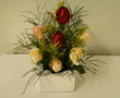 Floral com 6 Rosas!<br />
Super versátil, você pode colocar em um canto especial da sua casa, no centro da mesa, ou em uma linda cesta com pelúcia, chocolates ou café da manhã!!<br />
<br />
* Consulte disponibilidade de cores!